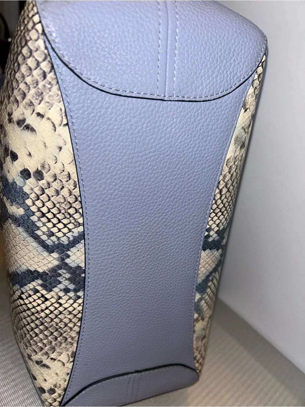 Like new Kate Spade Leila Medium Shoulder Bag